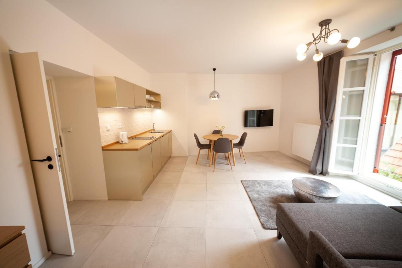 Apartmany Dacicky 1 กุตนาฮอรา ภายนอก รูปภาพ